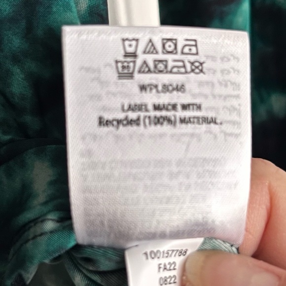 INC International Concepts silky blouse sized Petite M (MP) - Picture 8 of 9